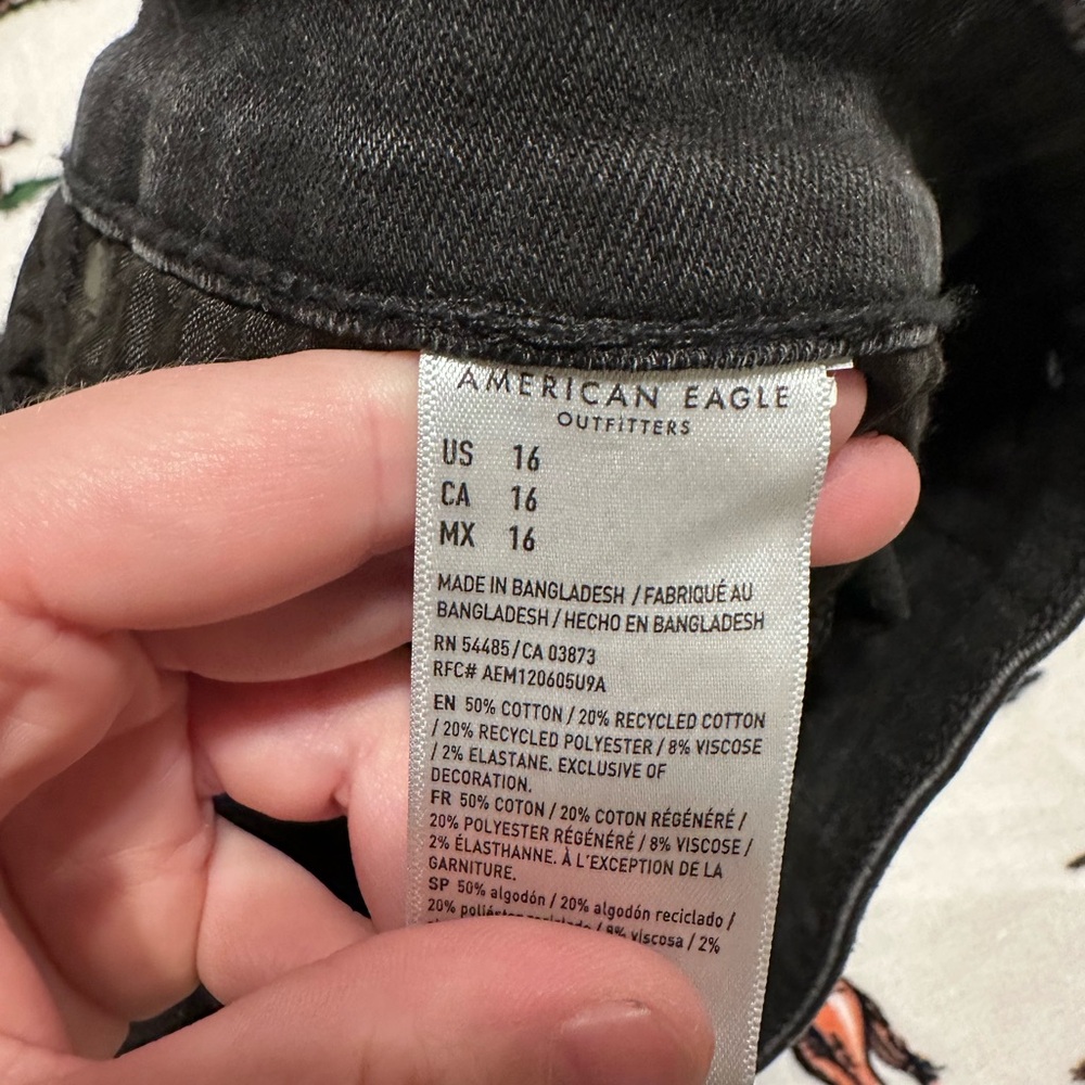 American Eagle Distressed Black Denim Shorts - Picture 3 of 3